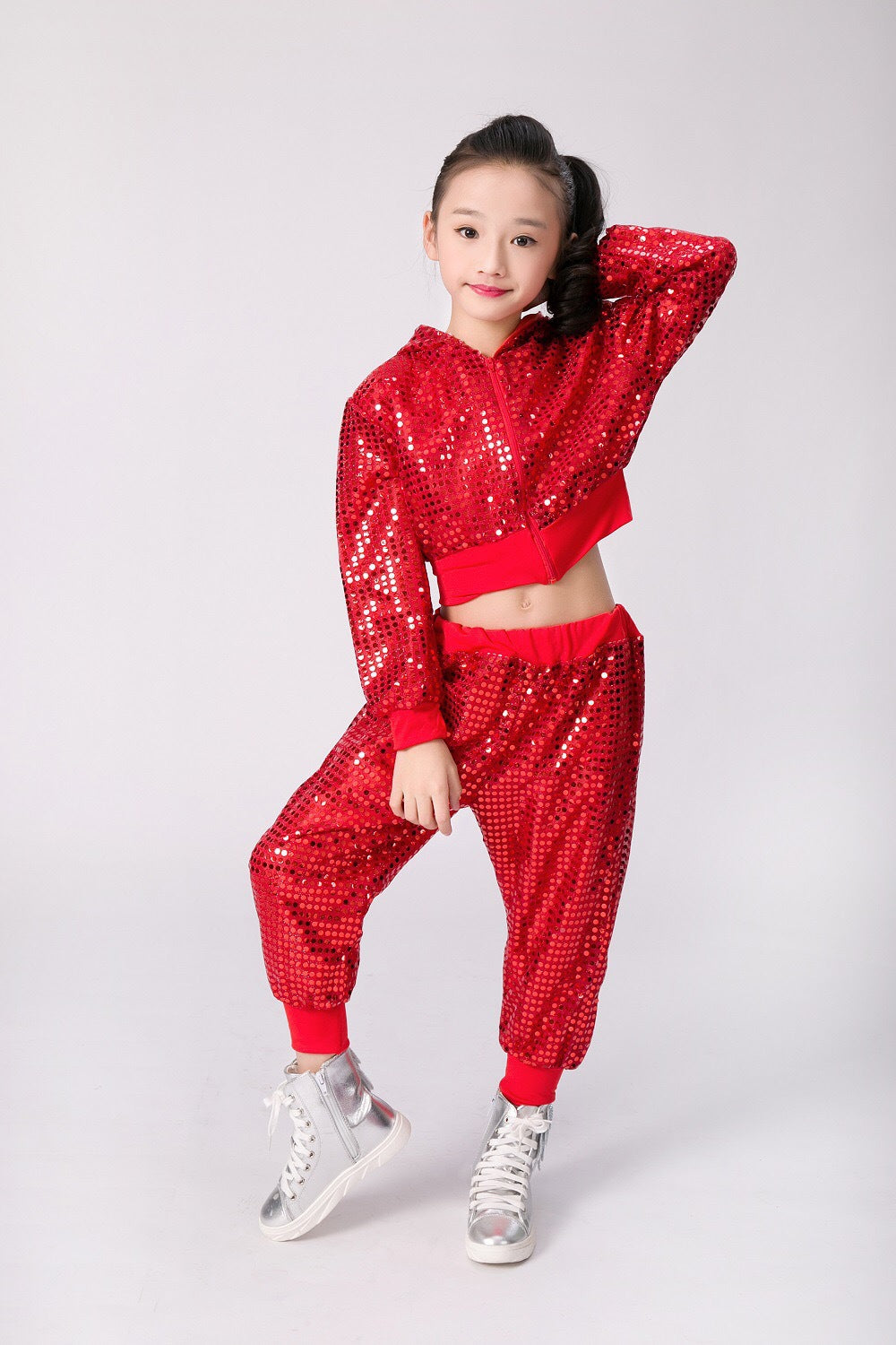 Children's two-piece sequin dance outfit for young girls by Dropshipman, featuring shiny sequins and stage-ready design.