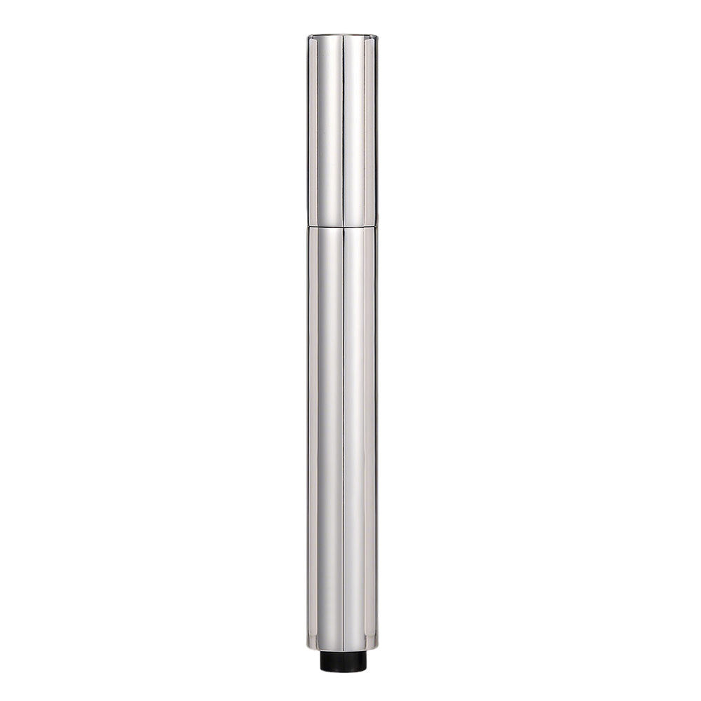 Dropshipman enriched plumping and hydrating lip oil with a glossy finish and smooth application on lips.